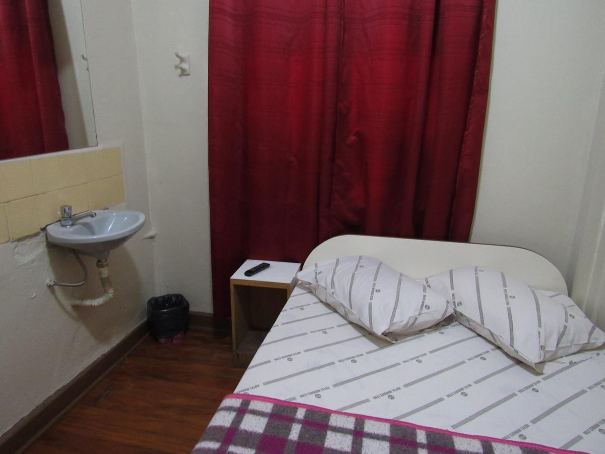 Hotel Moraes a 10 minutos da 25 de Março,Brás,Bom Retiro,a 2 minutos do Mirante Sampa Sky e pista de Skate Anhangabaú San Paolo Esterno foto
